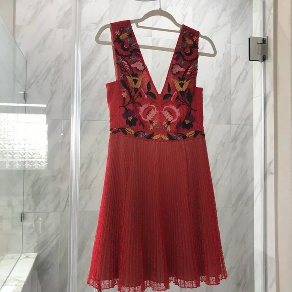 French Connection Dresses & Skirts - French Connection floral red lace dress size 6